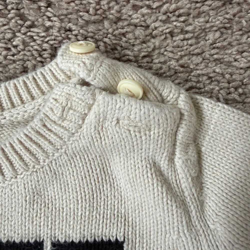 Baby GAP cream knit Sweater w/ Black 